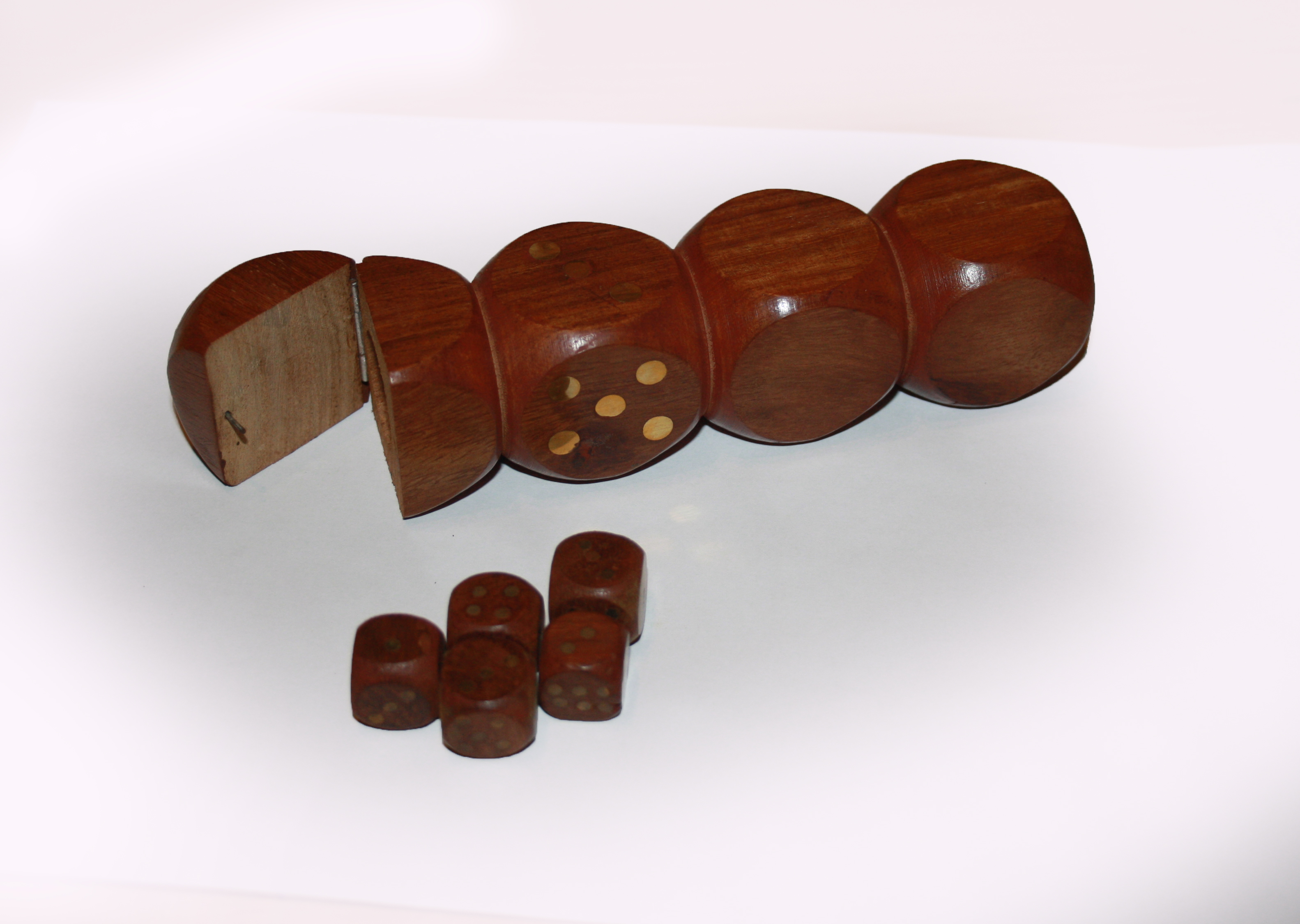 Wooden Dice Box with 5 Individual Dice Inside